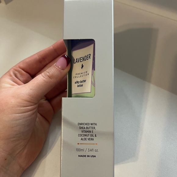 NIB Bare Soak Lavender Silky Butter Lotion - Picture 3 of 5